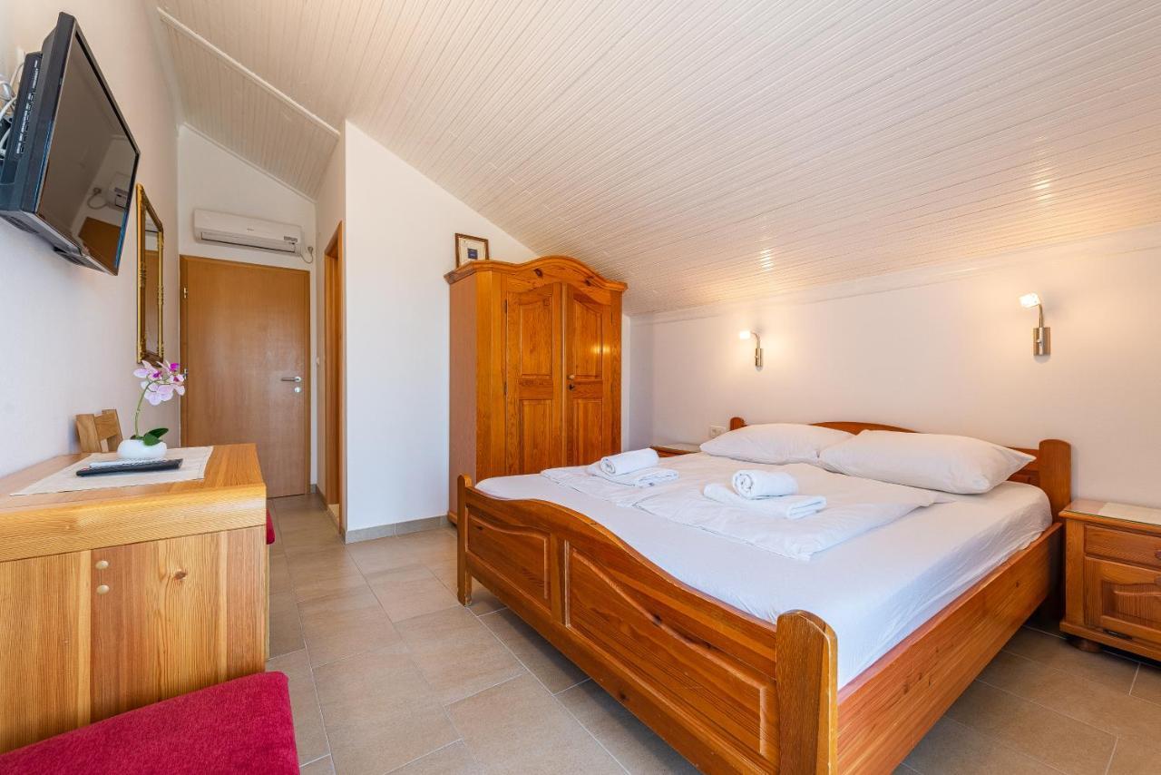 Bed & Breakfast Maki Biograd Na Moru Exterior photo
