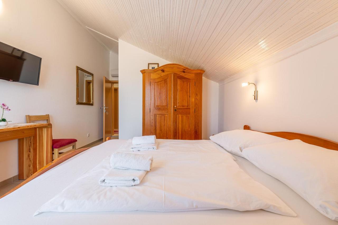 Bed & Breakfast Maki Biograd Na Moru Exterior photo