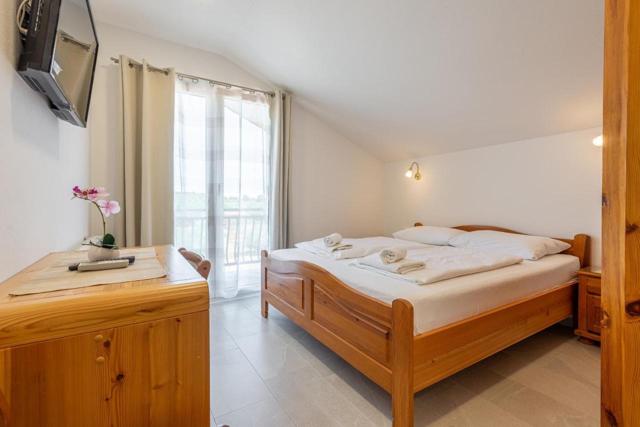Bed & Breakfast Maki Biograd Na Moru Exterior photo
