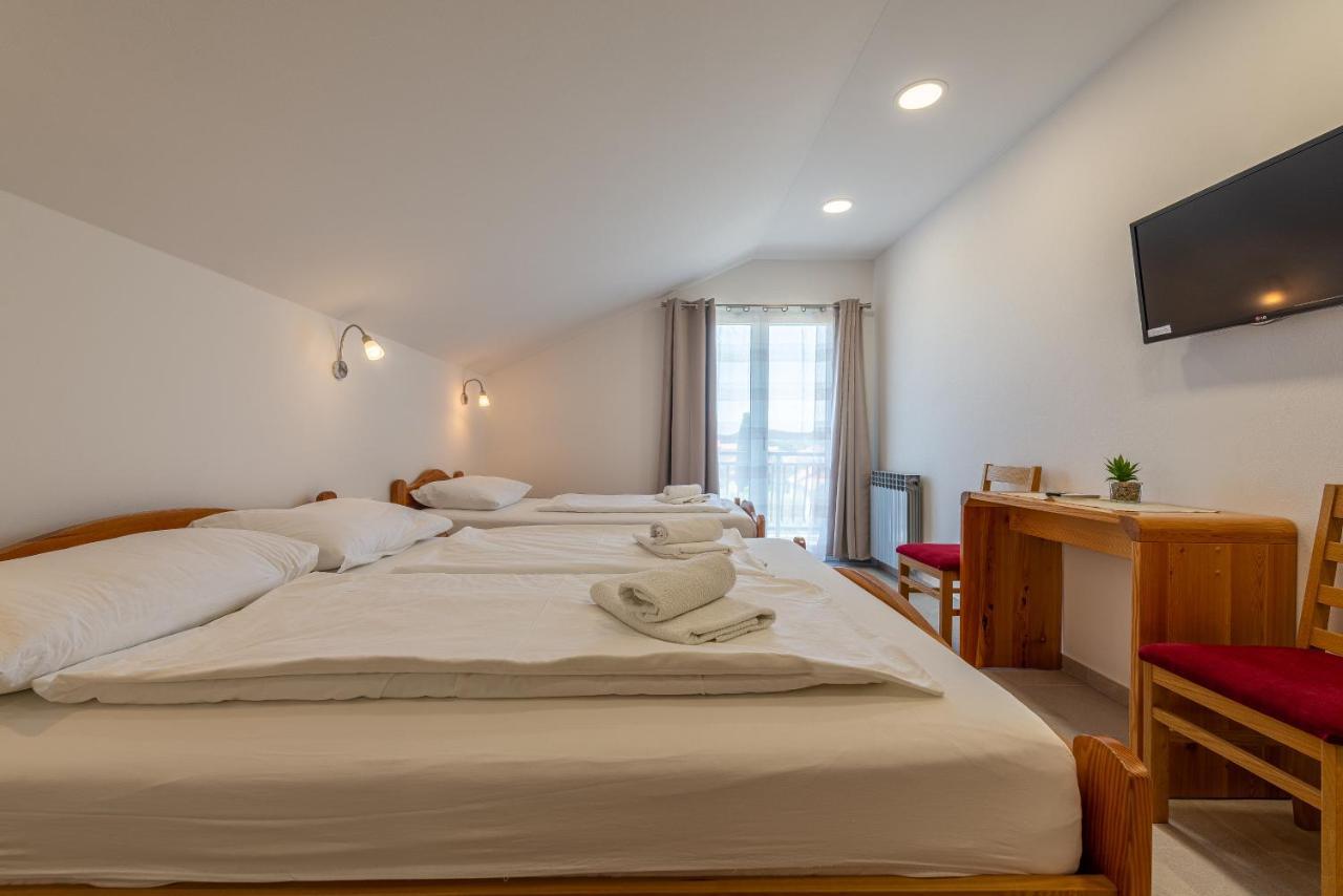 Bed & Breakfast Maki Biograd Na Moru Exterior photo