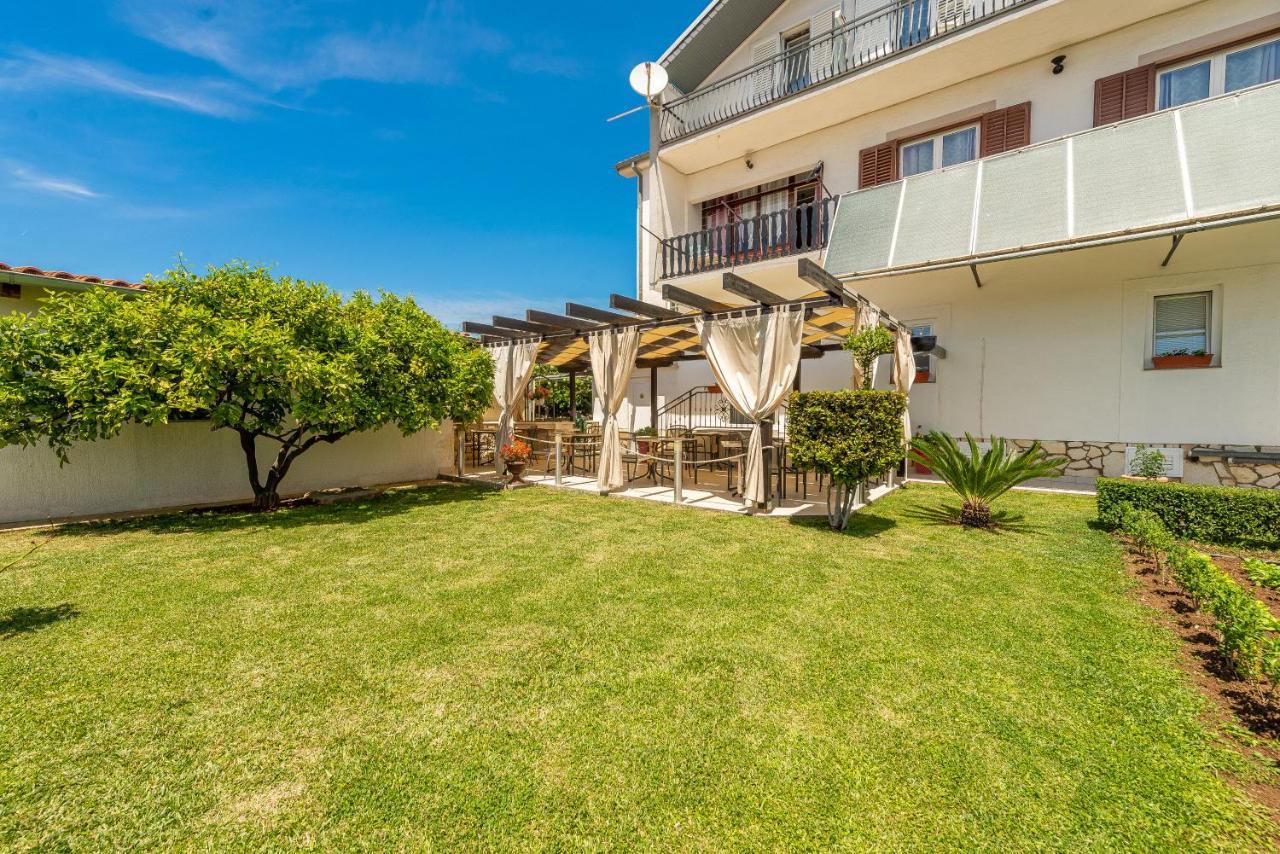 Bed & Breakfast Maki Biograd Na Moru Exterior photo